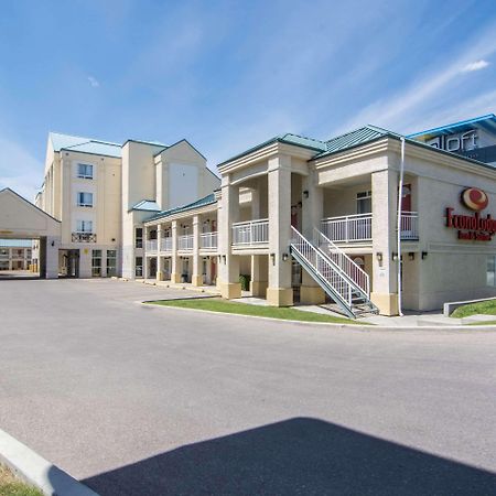 Econo Lodge Inn & Suites University Calgary Exterior photo